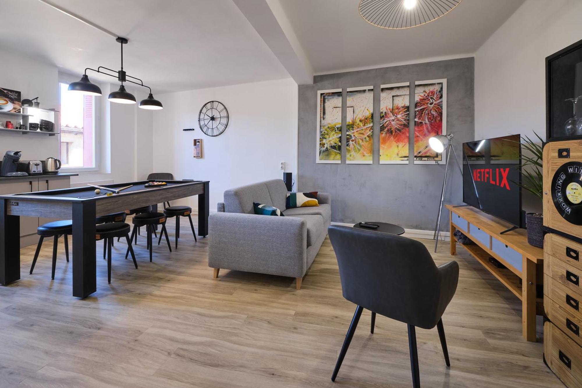 Magnifique*T4*Centre Ville*Wifi*Billard*Netflix* ليمو المظهر الخارجي الصورة