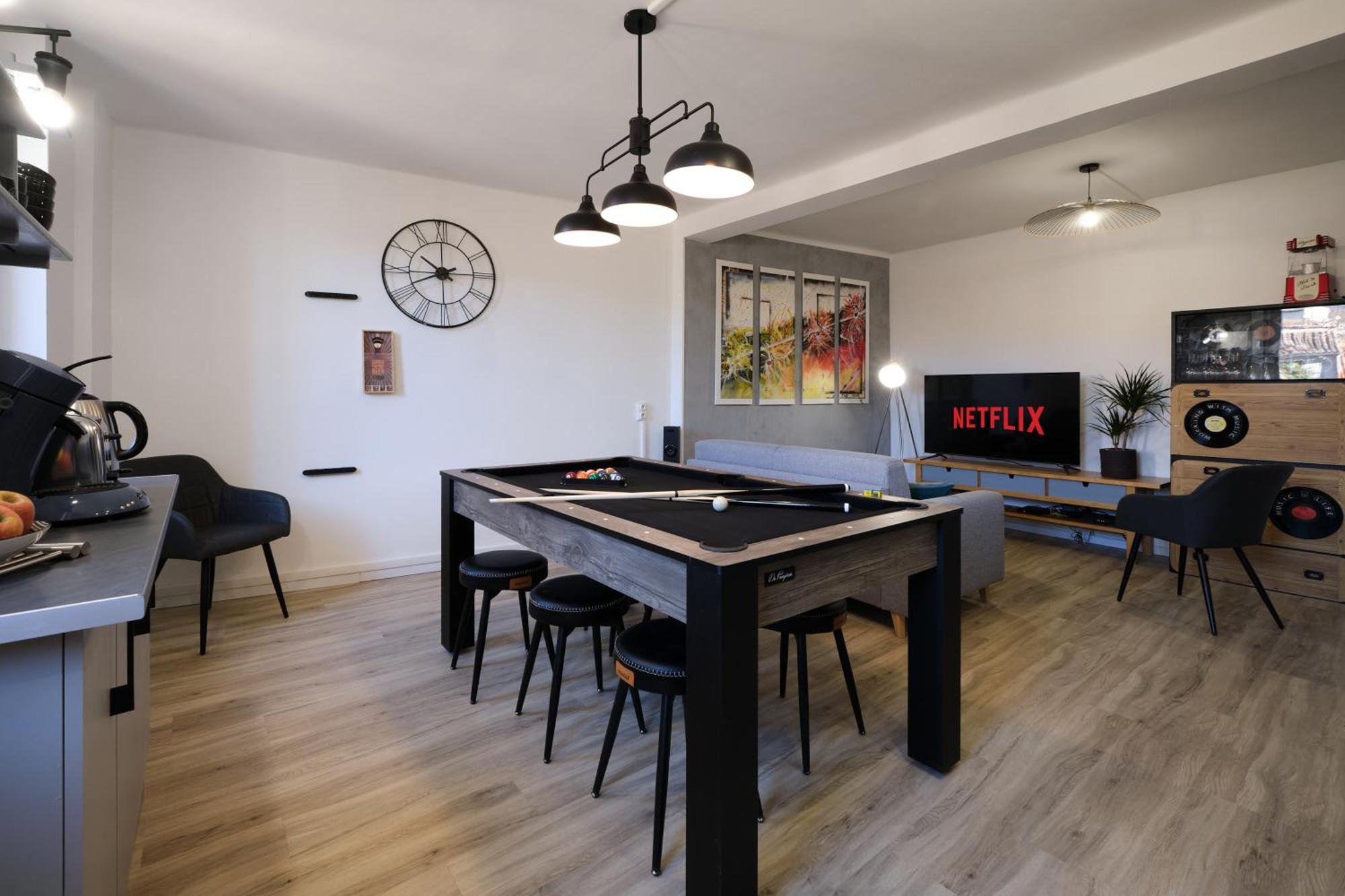 Magnifique*T4*Centre Ville*Wifi*Billard*Netflix* ليمو المظهر الخارجي الصورة